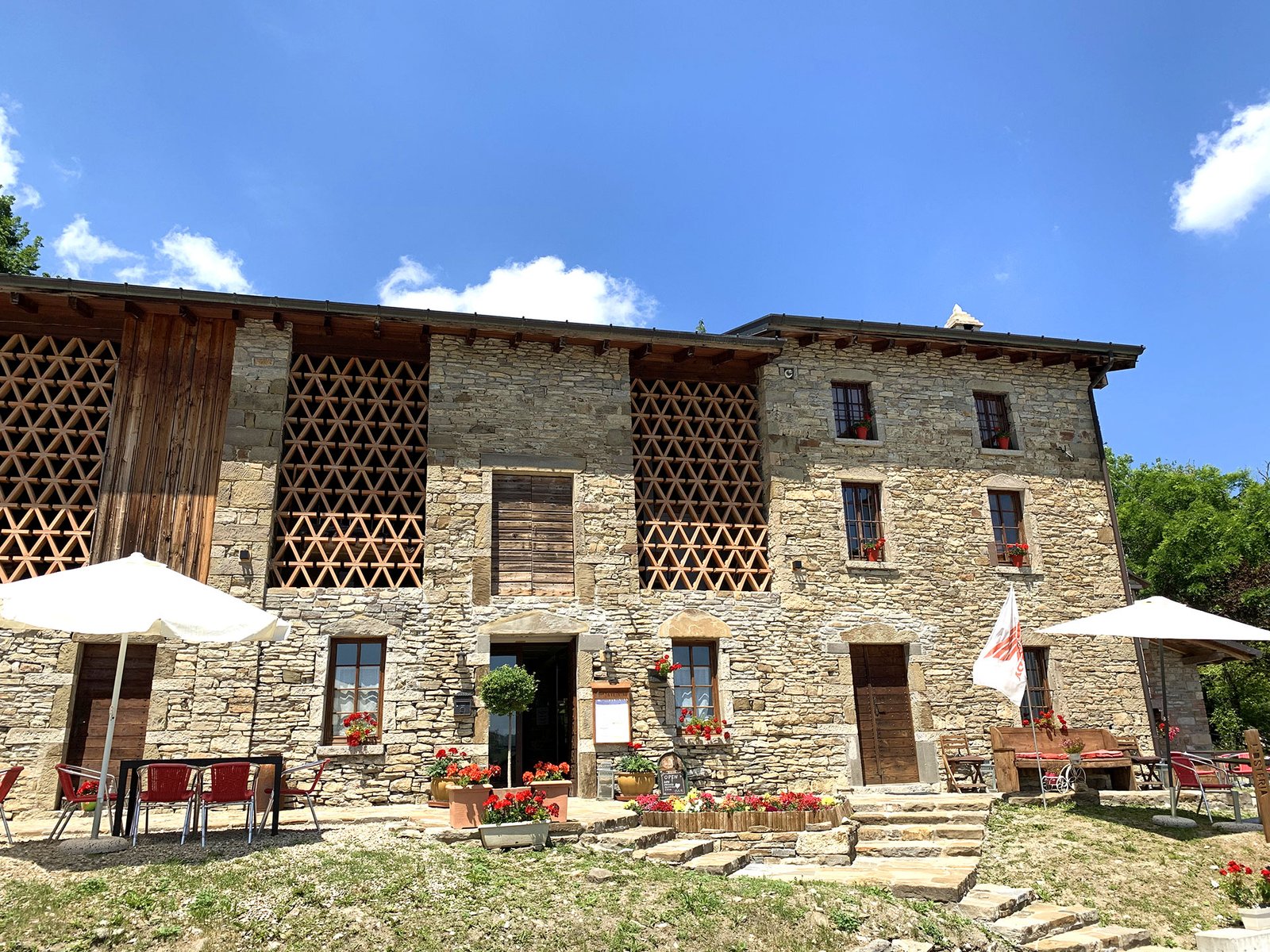Gli spazi esterni dell’Osteria
